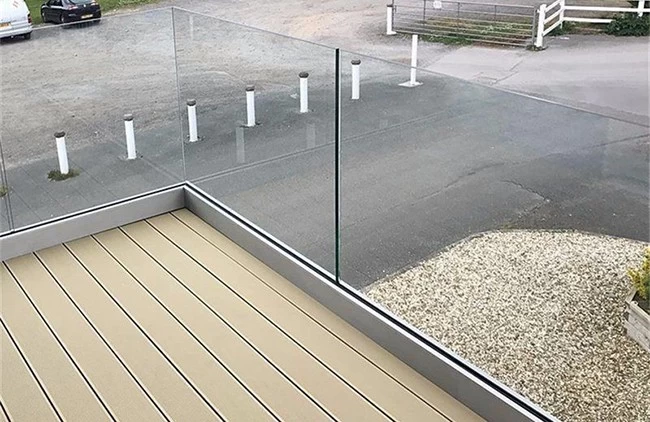 Aluminum glass channel railings