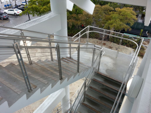 Stainless steel cable railing system