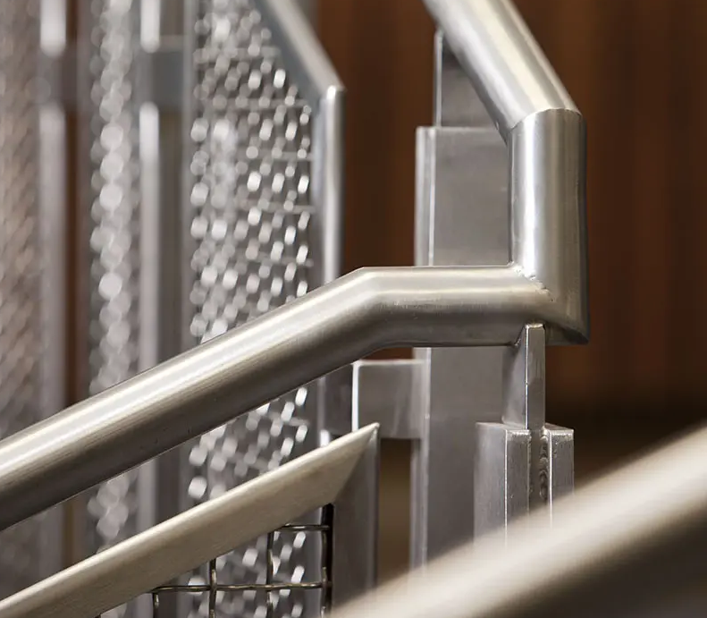 A Comprehensive Comparison of Stainless Steel and Aluminum: Pros and Cons